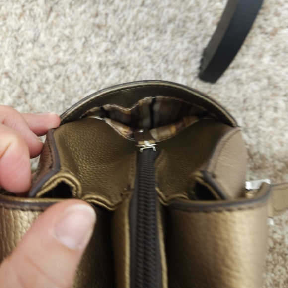 Tignanello Bronze Gold Large Shoulder Bag - Picture 10 of 14